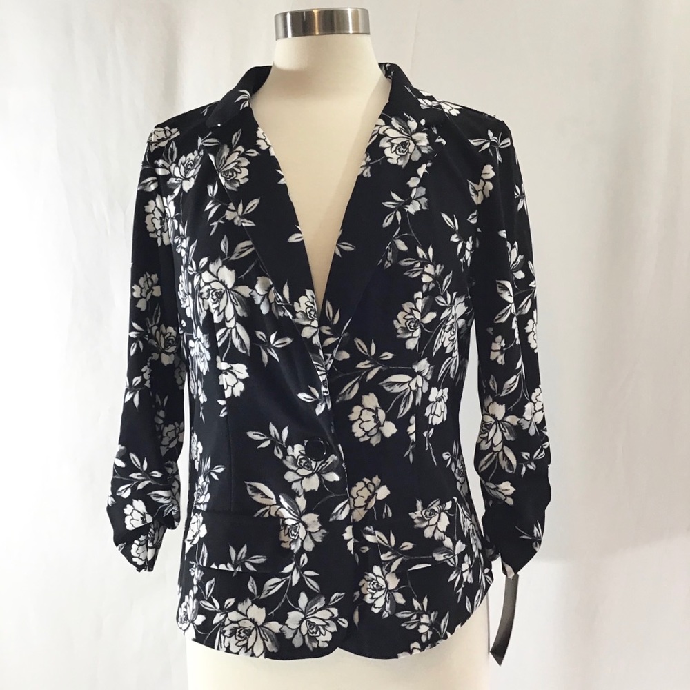 NWOT Alex and Olivia light jacket size L